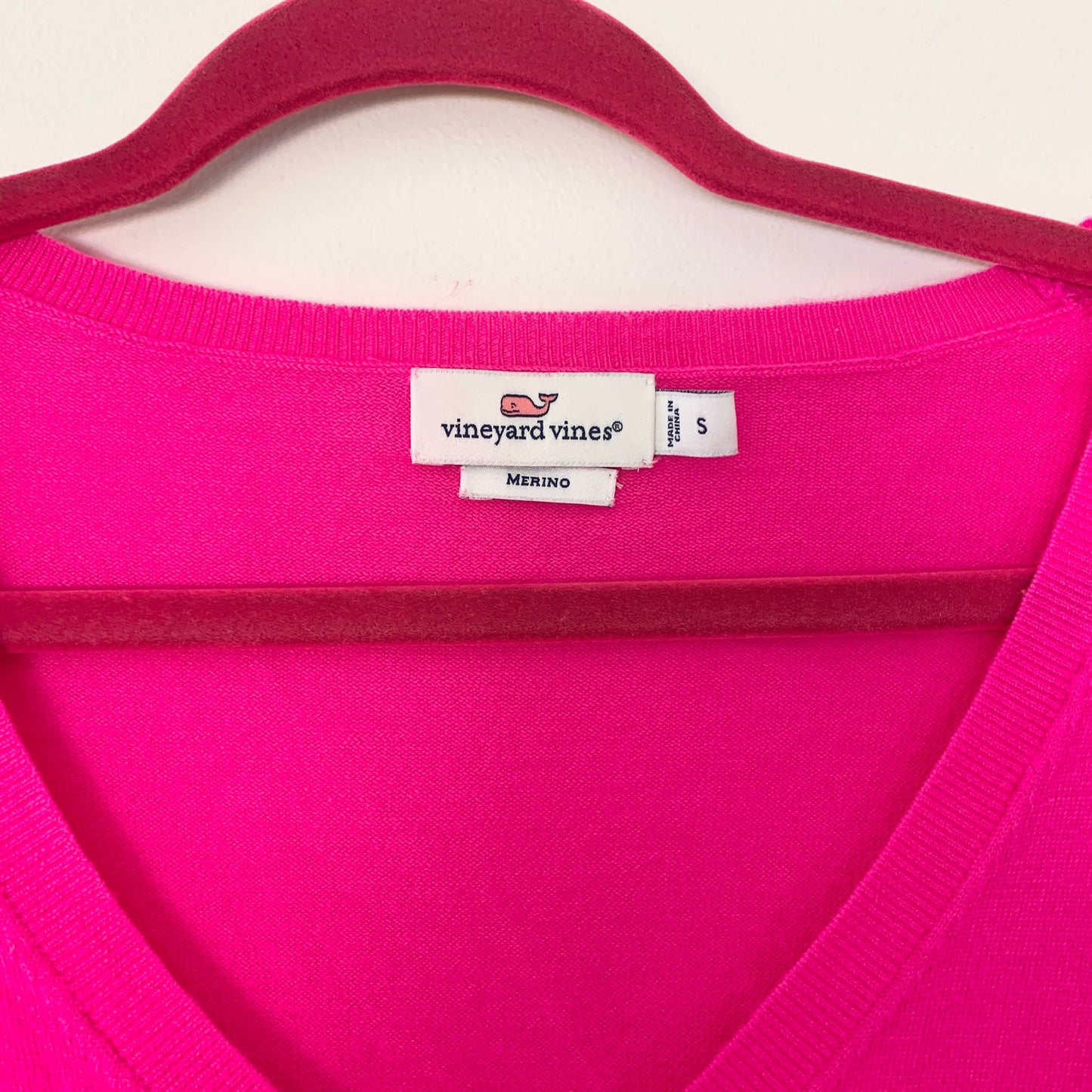 Vineyard Vines Hot Pink Fuchsia V-Neck Pullover Merino Wool Sweater Small
