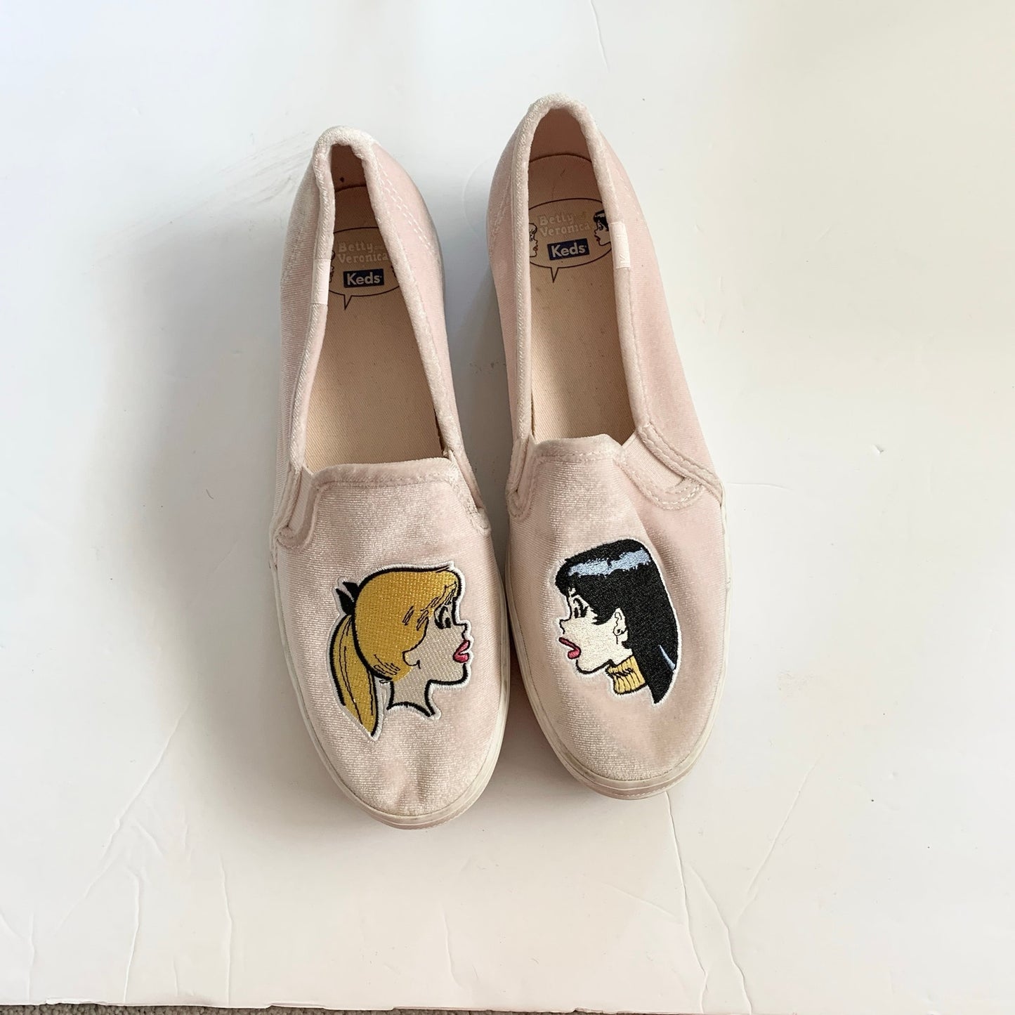 Keds x Betty & Veronica Archie Embroidered Slip On Sneakers Pink Velvet 7.5