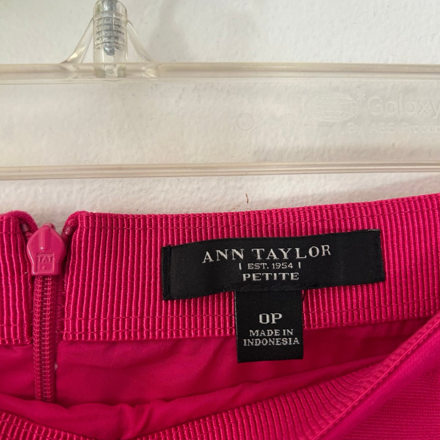 Ann Taylor Hot Pink Pointe Mini Pencil Skirt Petite