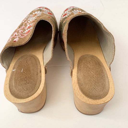 Sheryl Crow Floral Embroidered Tan Suede Clogs Mule Shoes Size 7