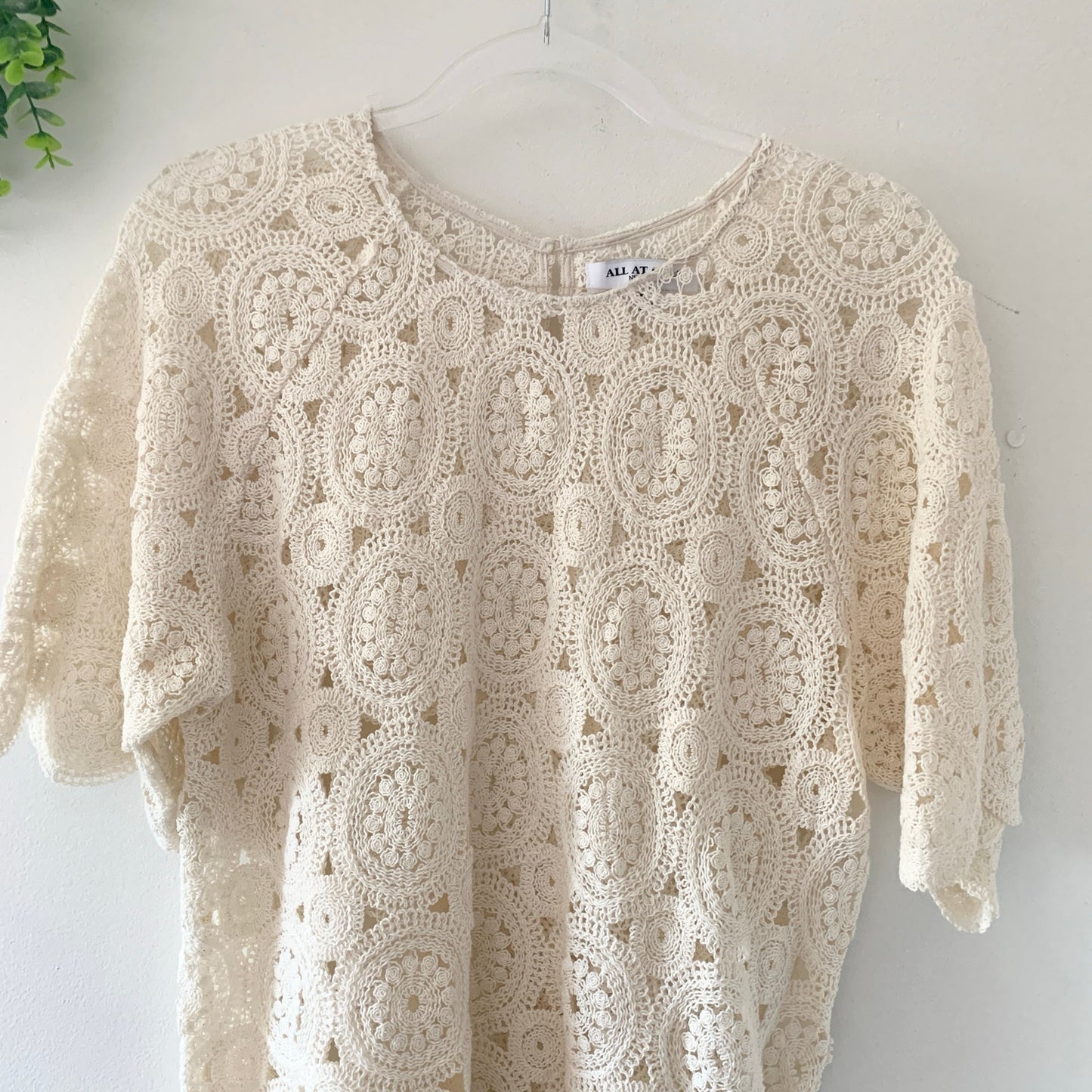 All at Once New Yrok Crotchet Short Sleeve White Cream Blouse xl