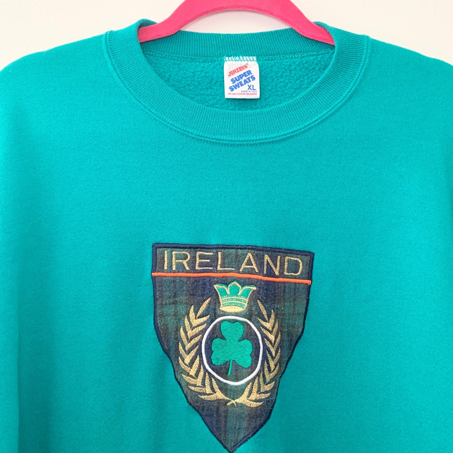 Vintage Embroidered Ireland Green Shamrock Crewneck Sweatshirt