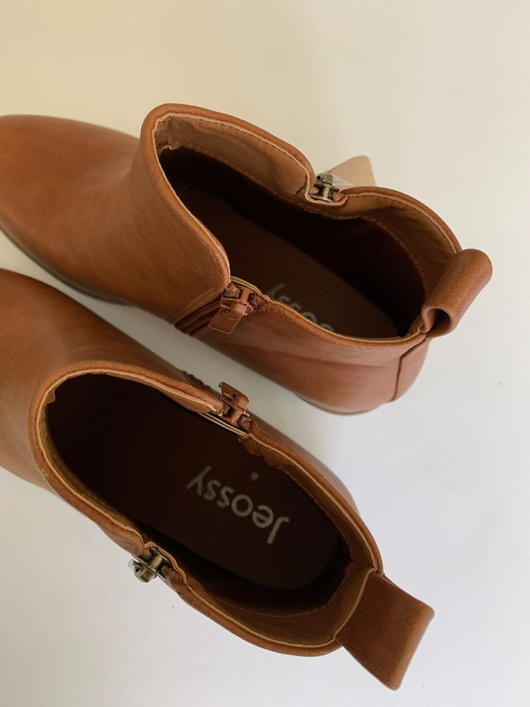 Jeossy Brown Faux Leather Ankle Boot 7.5