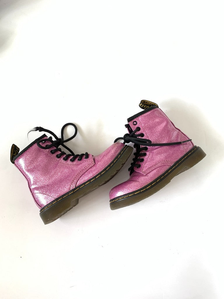 explicar Corte fora perseguição dr martens pascal glitter flame assistente balsa Animado