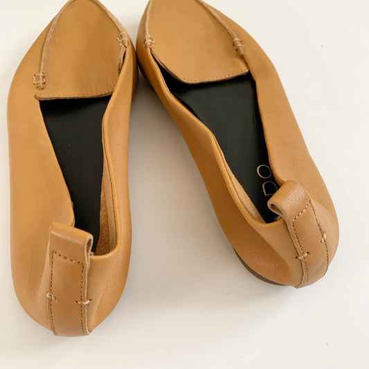 Aldo Tan Pointed Toe Flat Shoes, Size 9