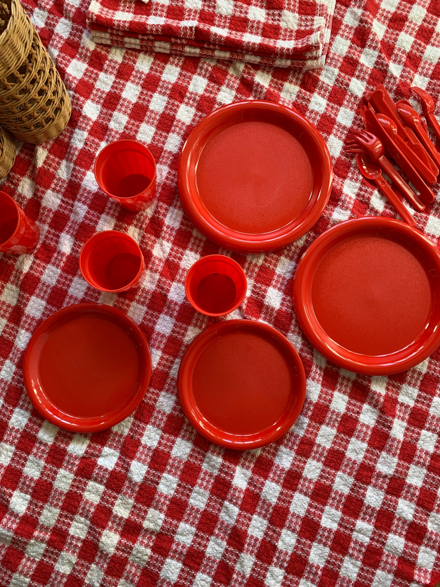 Vintage Wicker Picnic Basket Set With Blanket Cups Plates Utensils Red White Check