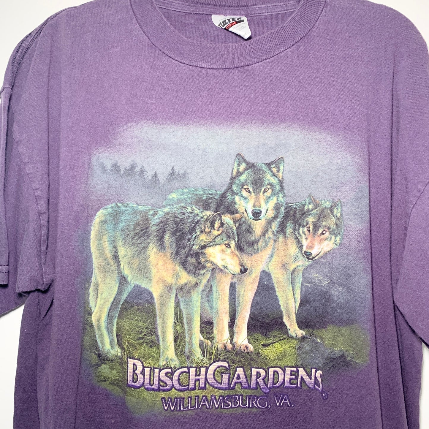 Vintage Busch Gardens Williamsburg VA Purple Wolf Graphic T-Shirt