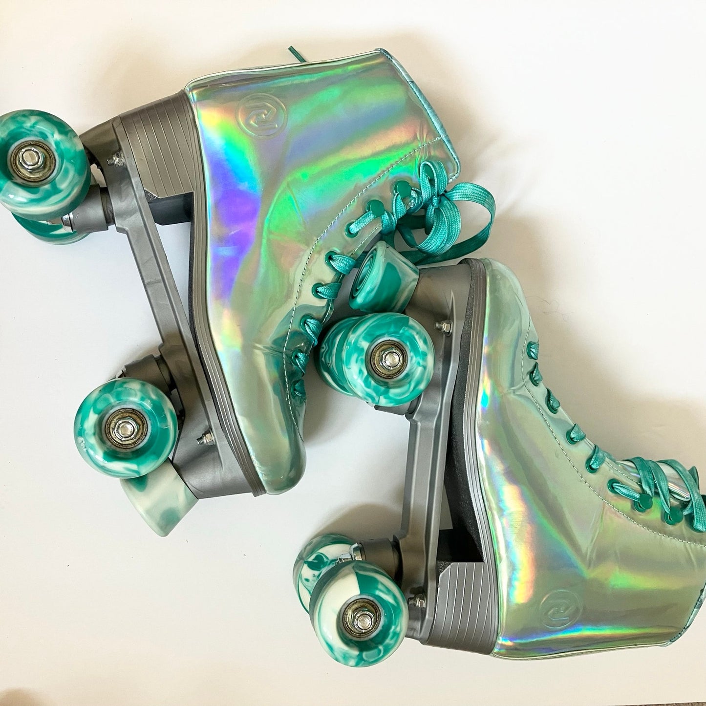 JajaHoho Holographic Shiny Double Row Four Wheels Quad Green Roller Skates