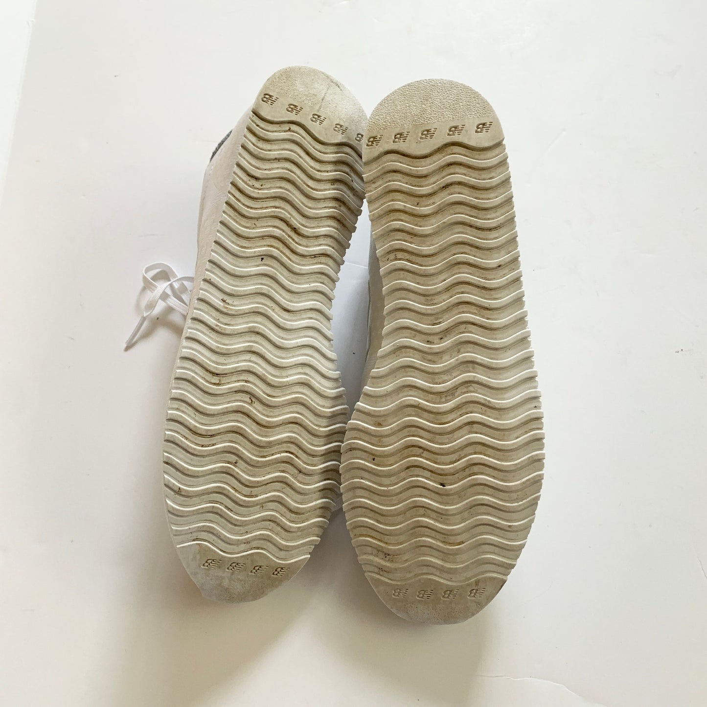 NEW BALANCE lifestyle white Sneaker Shoes 9.5