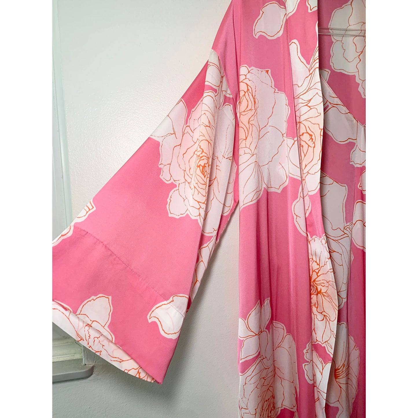 Natori Peony Sunset Floral Pink White Nightgown and Robe Set