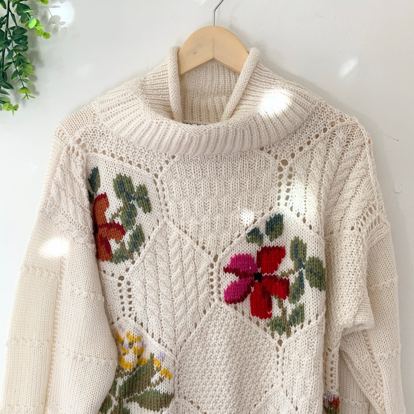 Kitty Hawk for Vivian Wang Vintage Knit Floral Cream Turtleneck Sweater Large