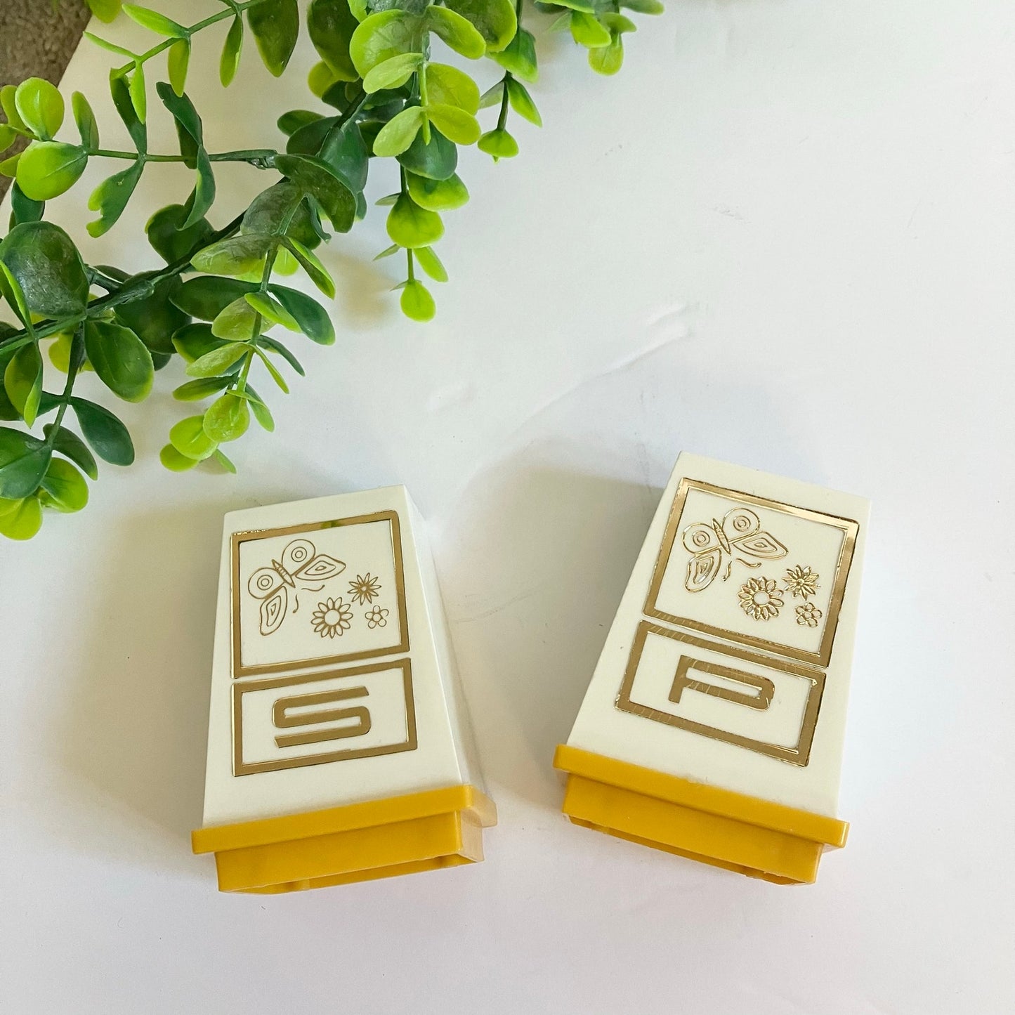 Vintage Retro 1960s 1970s Butterfly Floral Plastic Salt and Pepper Shakers
