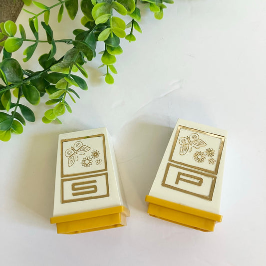 Vintage Retro 1960s 1970s Butterfly Floral Plastic Salt and Pepper Shakers
