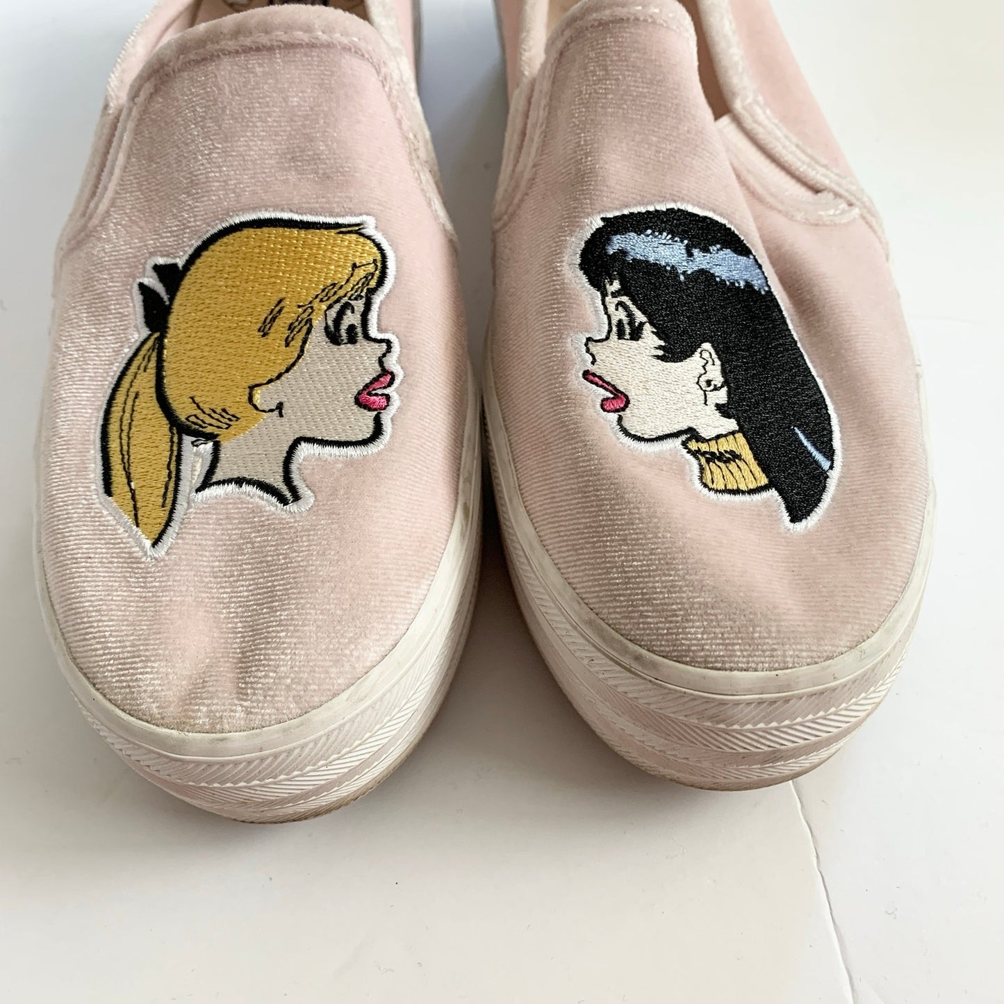 Keds x Betty & Veronica Archie Embroidered Slip On Sneakers Pink Velvet 7.5