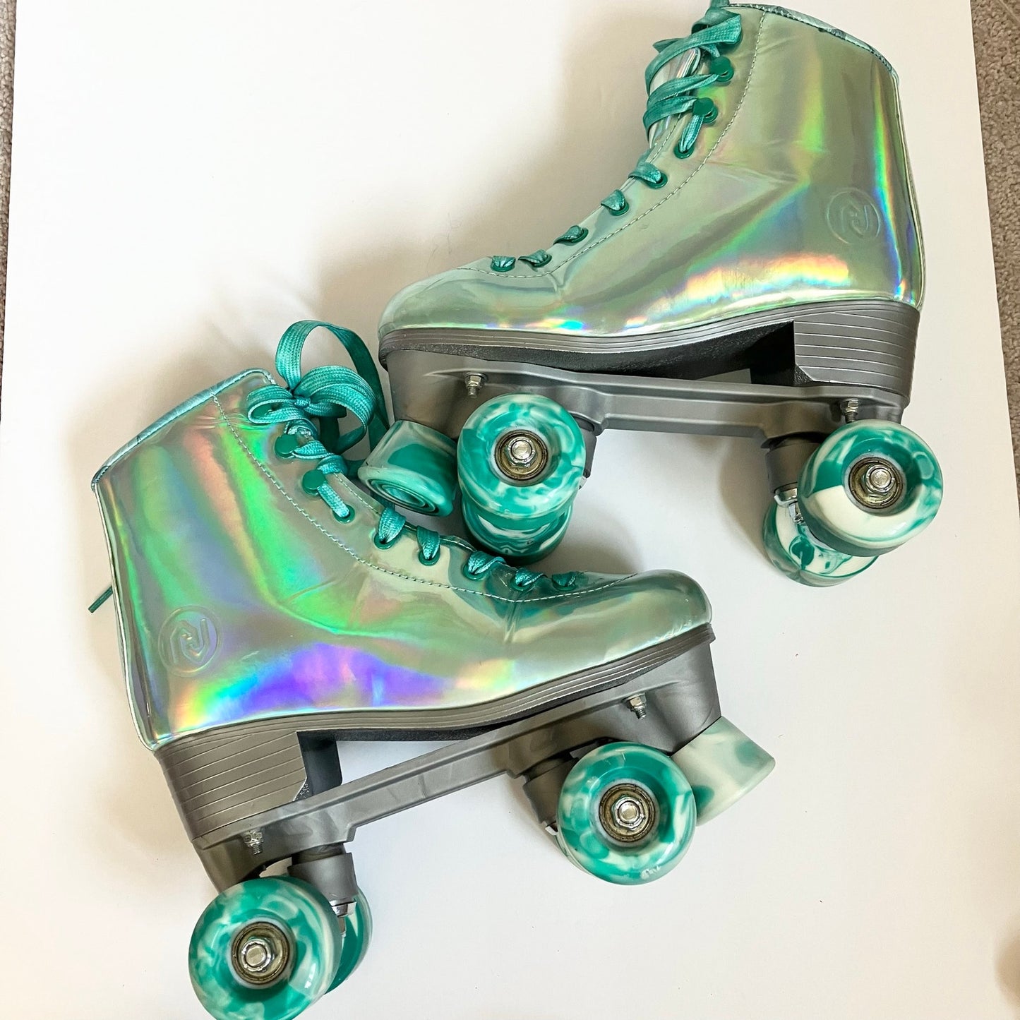 JajaHoho Holographic Shiny Double Row Four Wheels Quad Green Roller Skates