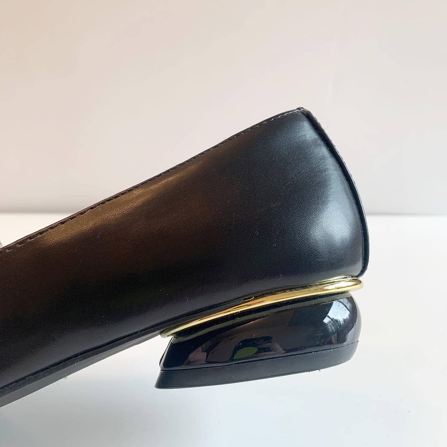 Liz Claiborne Essex Gold Chain Black Loafer