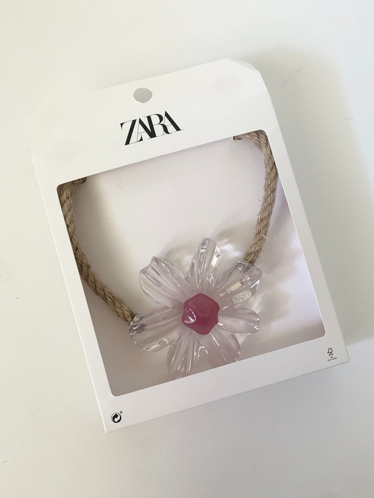 Zara Resin Rope Pink Daisy Necklace