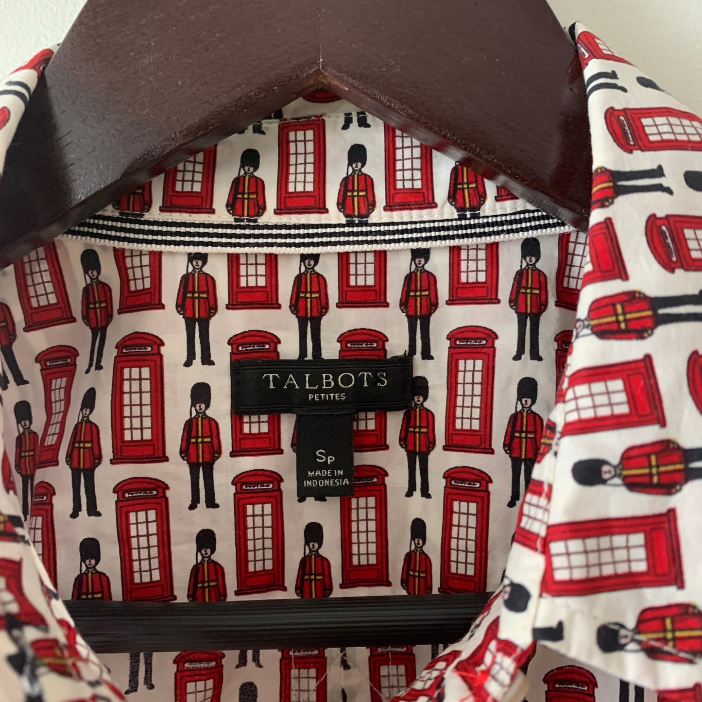 Talbots London Buckingham Palace Guard Button Down Shirt, Small P