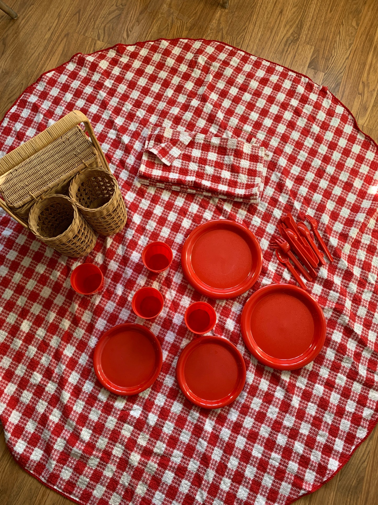 Vintage Wicker Picnic Basket Set With Blanket Cups Plates Utensils Red White Check